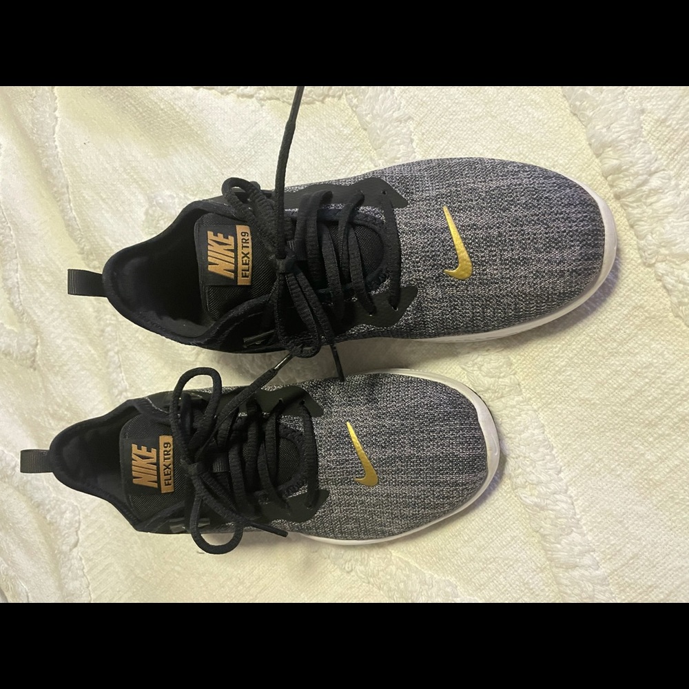 Nike - Picture 3 of 5
